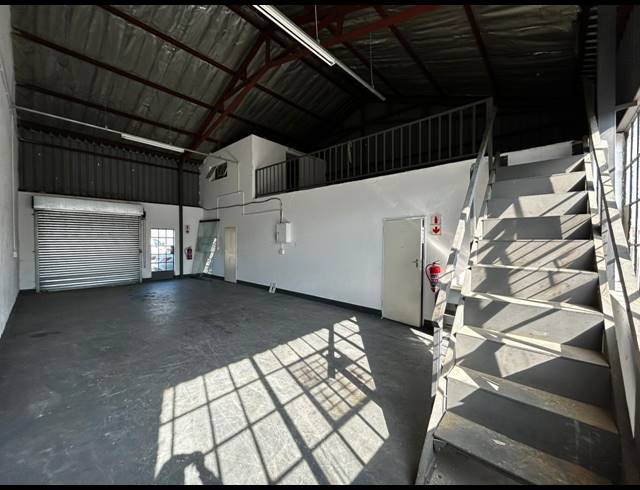 127M² WAREHOUSE TO LET IN WYNBERG